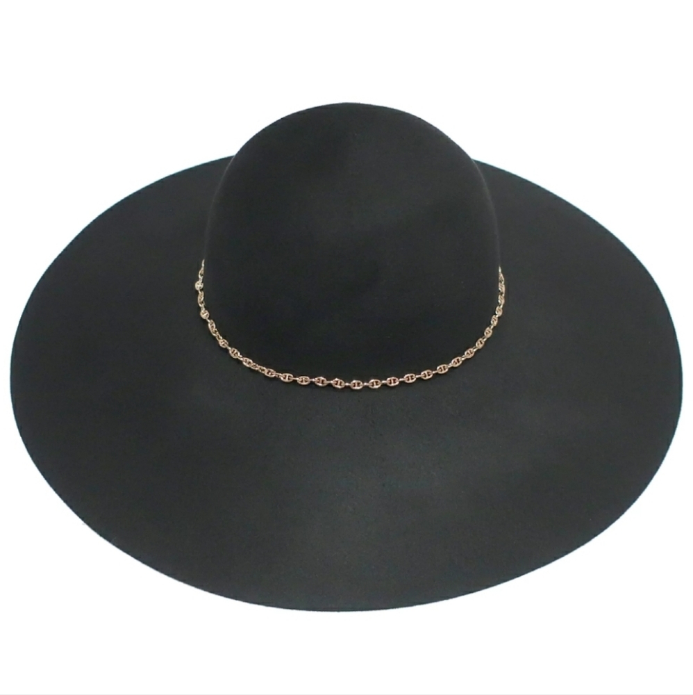 HERMÈS Leather rare hat Size 57cm, Never worn with tag, Black color
